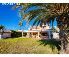 Se vende espectacular chalet en Aguadulce Sur