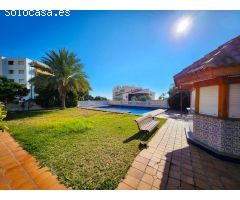 Se vende espectacular chalet en Aguadulce Sur