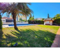 Se vende espectacular chalet en Aguadulce Sur
