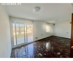 En alquiler ático sin amueblar en el centro de Almería