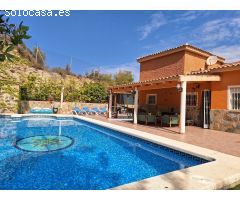 PRECIOSA VILLA INDEPENDIENTE EN  PUEBLO ACANTILADO EL CAMPELLO