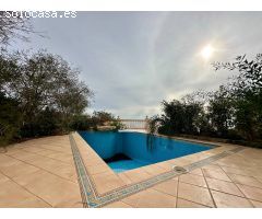 EXCLUSIVO CHALET DE LUJO FRENTE AL MAR: ELEGANCIA Y VISTAS INIGUALABLES