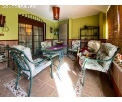 Vivienda adosada en Albolote, muy bien ubicada y situada a pocos metros de la parada de metro.