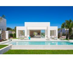 Impresionante villa de 4 dormitorios con piscina privada en Las Colinas Golf