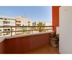 APARTAMENTO DE TRES DORMITORIOS EN EL CENTRO DE TORREVIEJA
