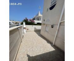ADOSADO CON PISCINA COMUNITARIA Y SOLÁRIUM CON VISTAS DESPEJADAS