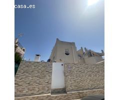 ADOSADO CON PISCINA COMUNITARIA Y SOLÁRIUM CON VISTAS DESPEJADAS