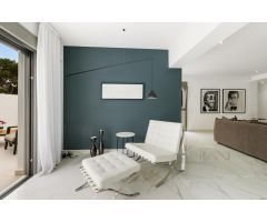 Punta Prima. Espectacular Villa Independiente cerca de mar con piscina privada, 4 dormitorios