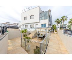 Marinamed, Moderno Adosado Quad en esquina, orientacion sur