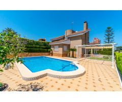 Chalet cerca del mar, en una de las mejores zonas exclusivas de Torrevieja, La Veleta.