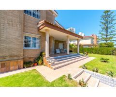 Chalet cerca del mar, en una de las mejores zonas exclusivas de Torrevieja, La Veleta.