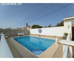 Encantador chalet independiente en Urbanización San Luis, Torrevieja