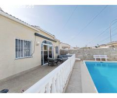 Encantador chalet independiente en Urbanización San Luis, Torrevieja