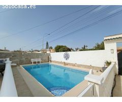 Encantador chalet independiente en Urbanización San Luis, Torrevieja