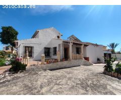 VILLA INDEPENDIENTE EN VILLAMARTÍN - ORIHUELA