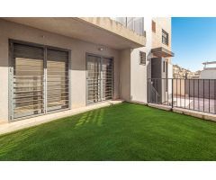 Dúplex pareado con solárium, plaza de garaje y piscina comunitaria