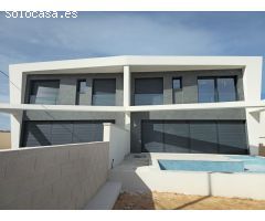 Villa con piscina en Gran Alacant, a tan solo 15 minutos de la ciudad de Alicante