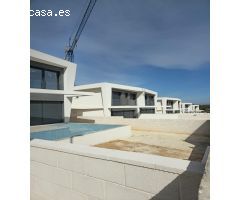 Villa con piscina en Gran Alacant, a tan solo 15 minutos de la ciudad de Alicante