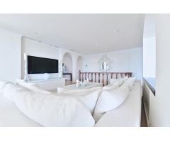 Apartamento de lujo con vistas frontales al mar