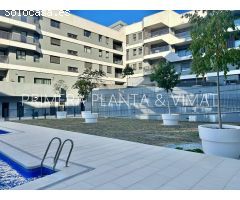 Con terraza ,parking y piscina !!