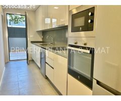 Con terraza ,parking y piscina !!