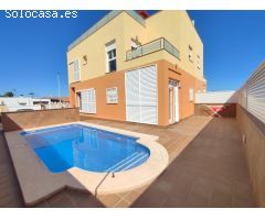 PAREADO CON PISCINA EN PLAYA DE BURRIANA
