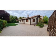 Chalet en Fuentetoba con licencia de Casa Rural  **** en pleno funcionamiento