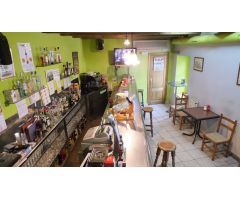 Bar Restaurante en Los Rábanos, con 3 habitaciones tipo suite. Trabaja y Vive