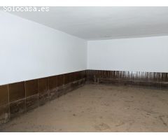 PONEMOS EN VENTA UN ALMACÉN, ESTACIONAMIENTO, GARAJE, muy amplio, en un enclave privilegiado en Motr