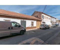Ponemos a la venta este terreno urbano, en Churriana de la Vega, con 800 metros cuadrados de parcela
