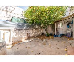 Ponemos a la venta este terreno urbano, en Churriana de la Vega, con 800 metros cuadrados de parcela