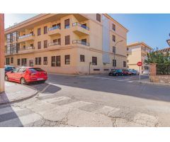 Amplio y luminoso piso en Guadix con 2 habitaciones, 2 terrazas, plaza de garaje y trastero