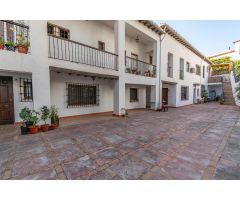 Amplio apartamento situado en Albaicín Alto en casa corrala con vistas a la Alhambra