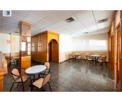 Oportunidad para emprendedores: Edificio Polivalente junto a la Autovía, listo para rentabilizar!