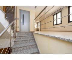 Casa exclusiva junto a Acera del Darro. Pleno centro de Granada. Seminueva y con ascensor propio
