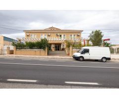 Hotel de 12 habitaciones y gran salón de fiestas en Moraleda de Zafayona