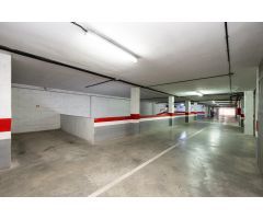 Comoda plaza de garaje en Villarejo, junto Camino de Ronda. Cerca de parada de bus y metro.