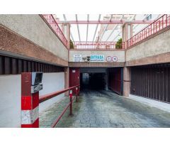 Comoda plaza de garaje en Villarejo, junto Camino de Ronda. Cerca de parada de bus y metro.