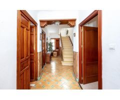 ¡CASA EN EL CENTRO DE DÚRCAL CON COCHERA, PATIO Y TERRAZA