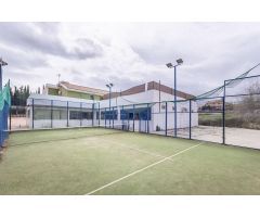EXCLUSIVIDAD, ESPACIO Y LUJO EN CORTIJO DE SAN JAVIER – ¡UN CHALET ÚNICO!