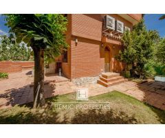 Vivienda unifamiliar con piscina y parcela de 501 m2 en Somosaguas