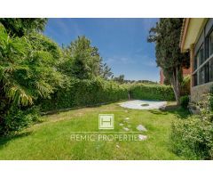Vivienda unifamiliar con piscina y parcela de 501 m2 en Somosaguas