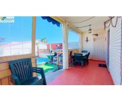 ADOSADO EN URBANIZACION CON GARAJE Y PISCINA PRIVADA! MUY LUMINOSO!