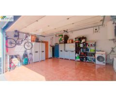 ADOSADO EN URBANIZACION CON GARAJE Y PISCINA PRIVADA! MUY LUMINOSO!