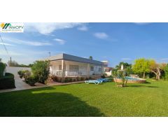 GRAN CHALET EN UNA SOLA PLANTA CON AMPLIO JARDÍN Y PISCINA. ZONA BARBIGUERA.