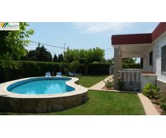 GRAN CHALET EN UNA SOLA PLANTA CON AMPLIO JARDÍN Y PISCINA. ZONA BARBIGUERA.