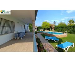 GRAN CHALET EN UNA SOLA PLANTA CON AMPLIO JARDÍN Y PISCINA. ZONA BARBIGUERA.
