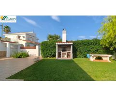 GRAN CHALET EN UNA SOLA PLANTA CON AMPLIO JARDÍN Y PISCINA. ZONA BARBIGUERA.