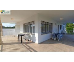 GRAN CHALET EN UNA SOLA PLANTA CON AMPLIO JARDÍN Y PISCINA. ZONA BARBIGUERA.
