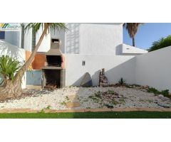 CHALET ADOSADO EN VENTA ZONA BOVERALS! PISCINA PROPIA GARAJE CERRADO!